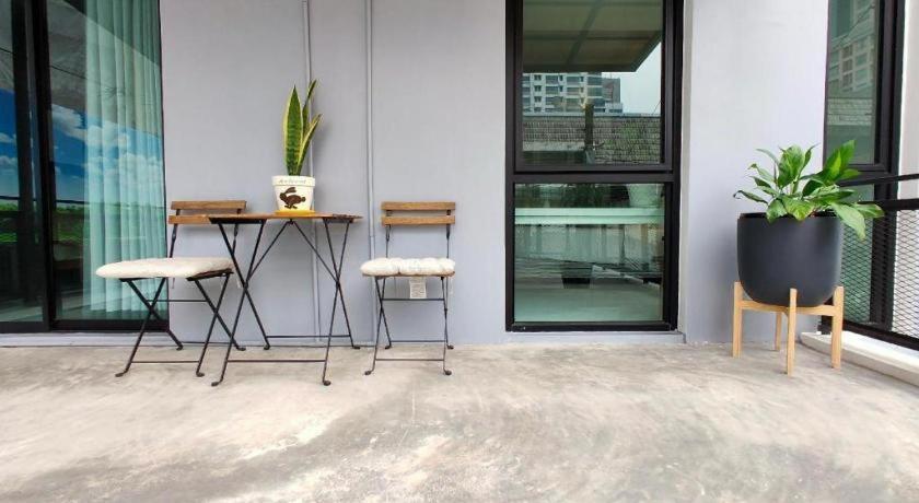 Silom Studios Bangkok Luaran gambar